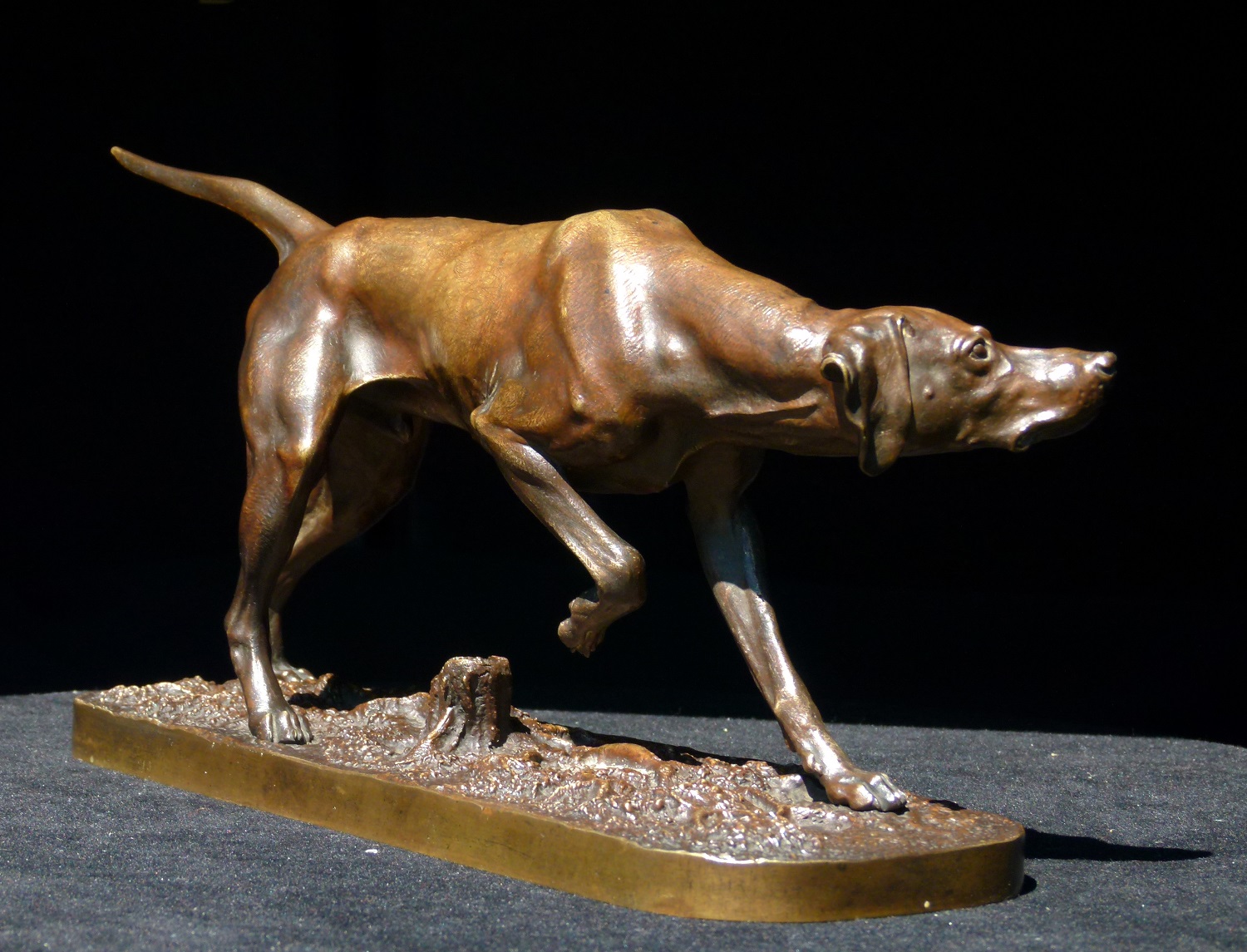 nikolay-ivanovivh-leiberich - legavaya-hunting-dog-lieverich-ivanovich-bronze-russian-statue